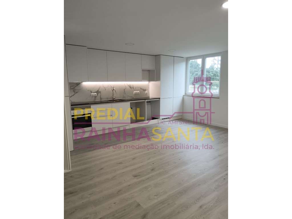 Apartamento T4 Remodelado - Vale das Flores - Grande imagem: 2/17