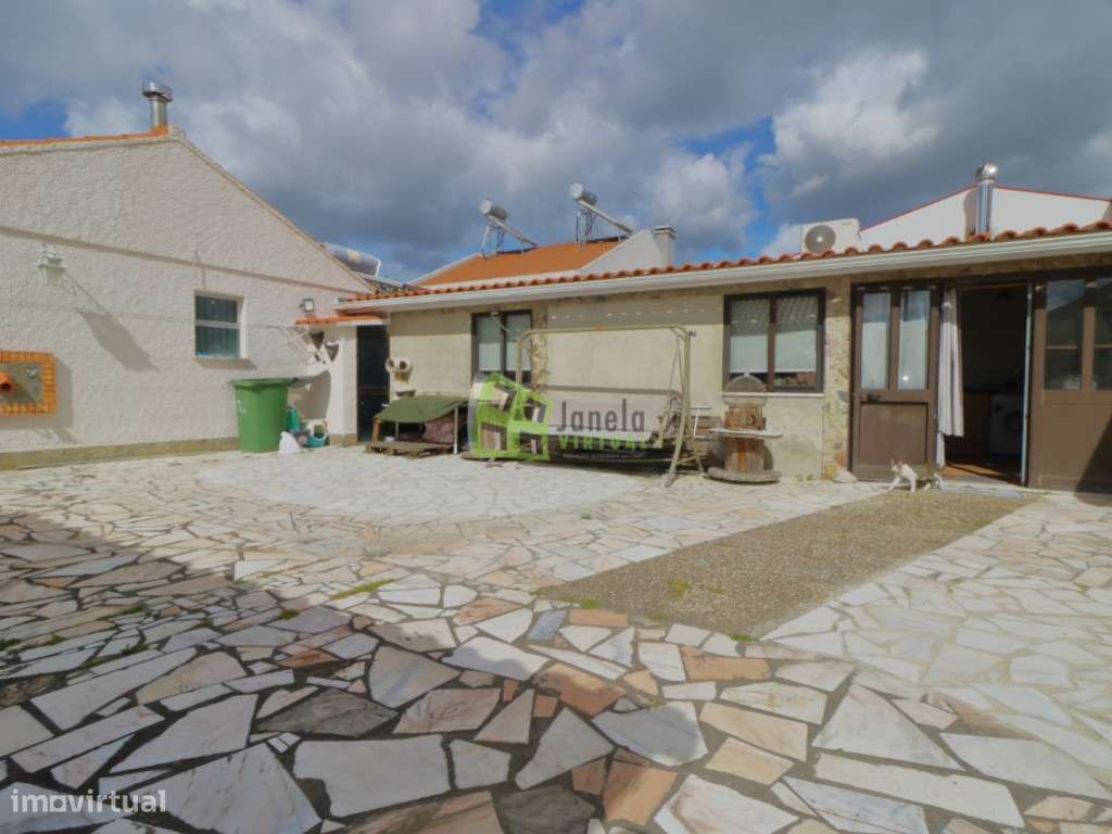 Moradia T2 Isolada com Anexo T1 - Fernão Ferro, Redondos-12