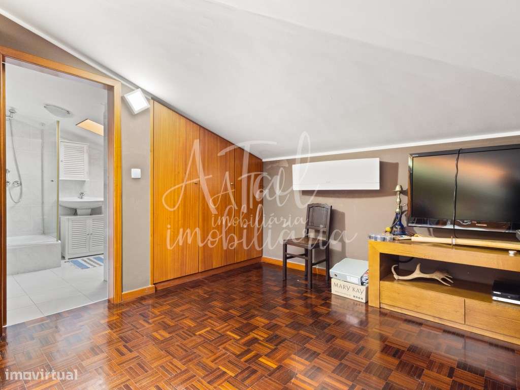 Duplex T5 no centro de Ponte de Lima com terraço panorâmico e 2 gar...-29