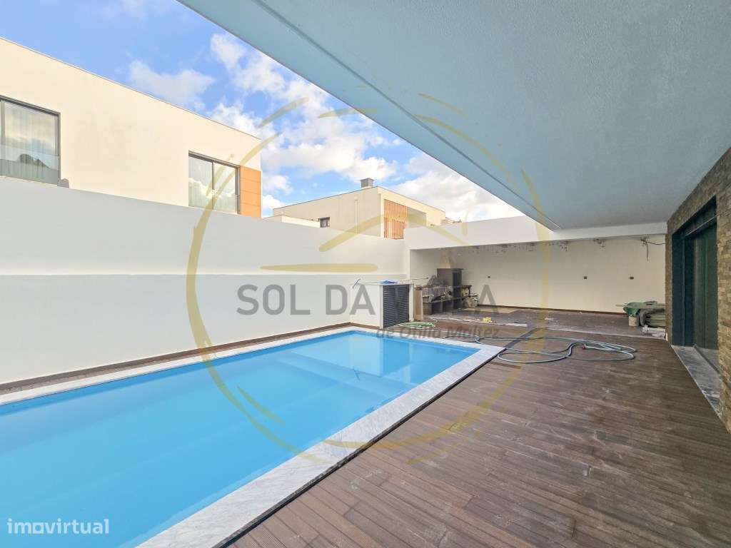 Moradia T4 Isolada com piscina - Valadares, Corroios - 750.000€-41