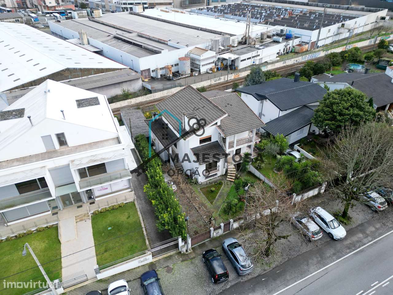 Moradia T5 com Piscina na Rua Padre Cruz, Maximinos-41