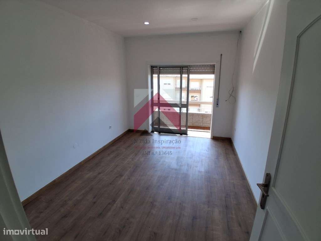Apartamento T3 remodelado, localizado em Fânzeres (Gondomar)-12