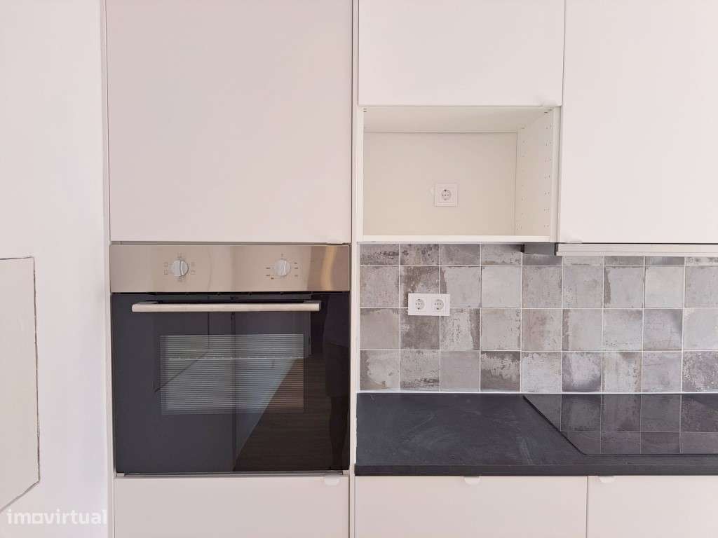 Acolhedor apartamento T1, próximo a Comércio e Serviços, totalmente...-11