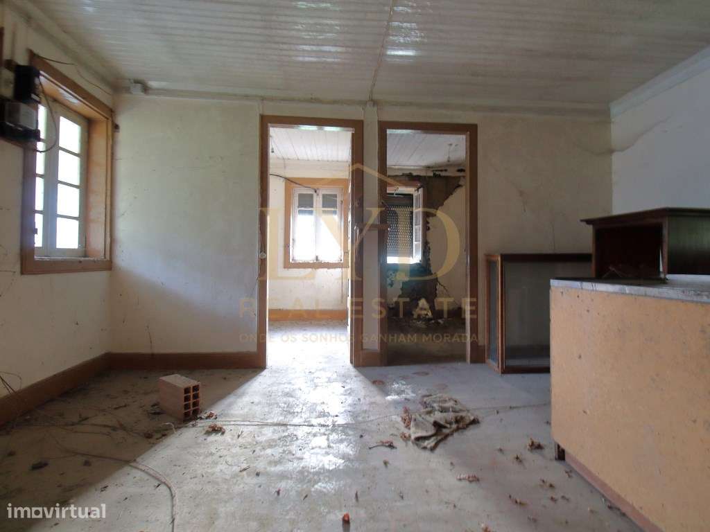 Moradia com terreno Para Restauro-7
