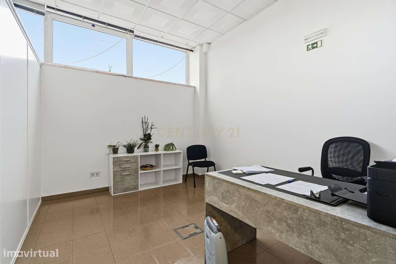Armazém Industrial junto à Campo Oeste em A-dos-Cunhados-23