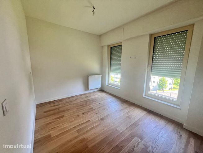 Venda de Apartamento T3 com garagem ao Campo Alegre-18