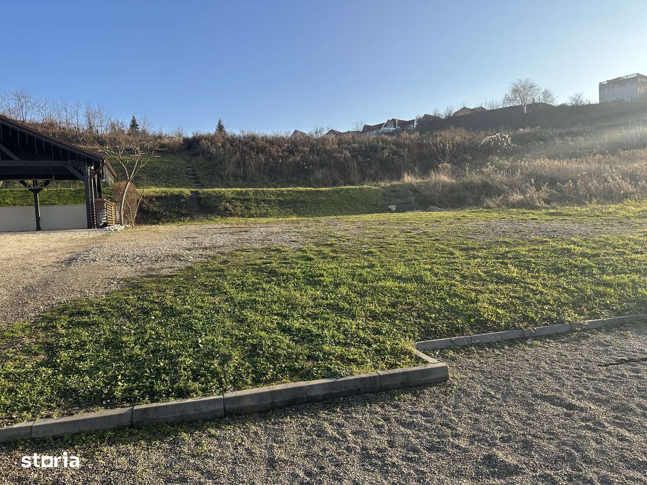 Teren intravilan cu acces la 2 strazi-1