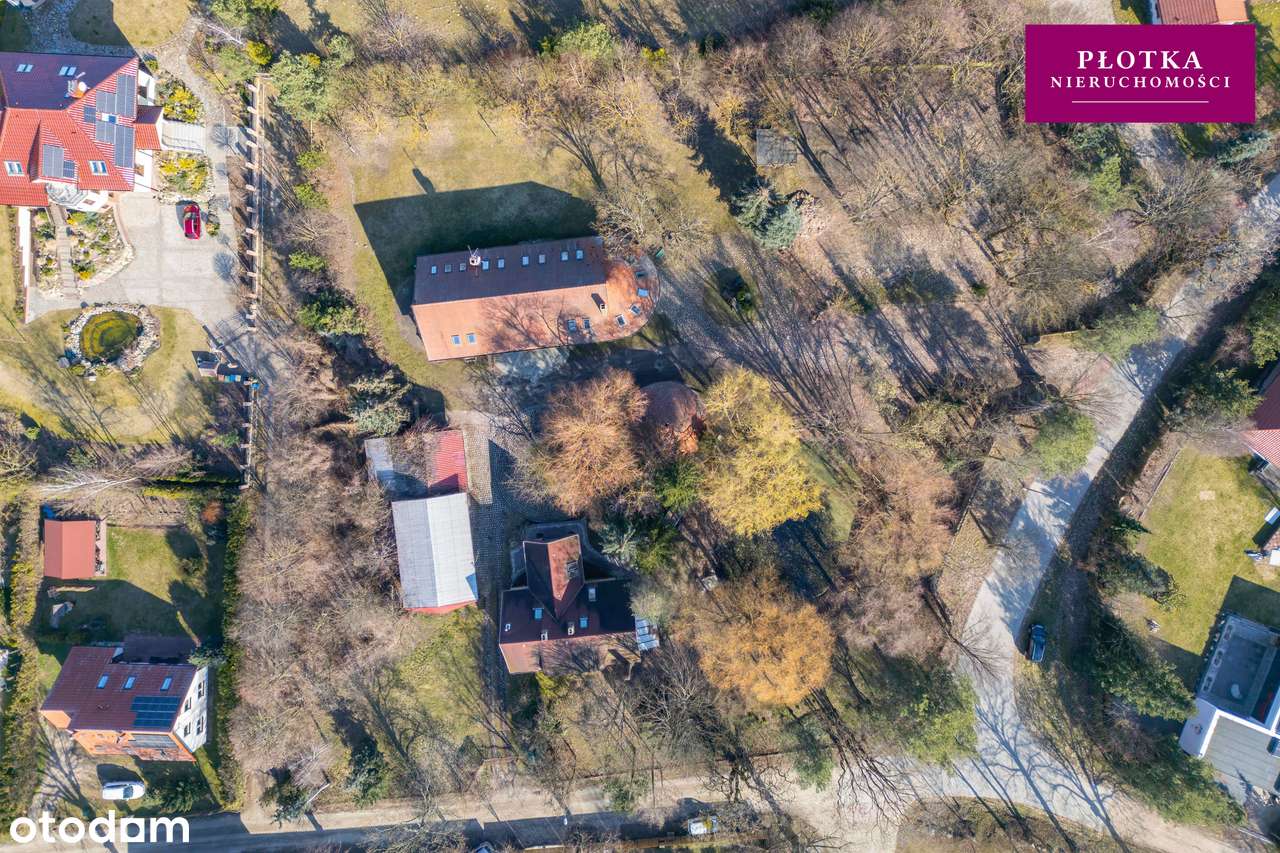 Dom z oranżerią z kominkiem ze stawem i altaną, wraz z domem weselnym-1