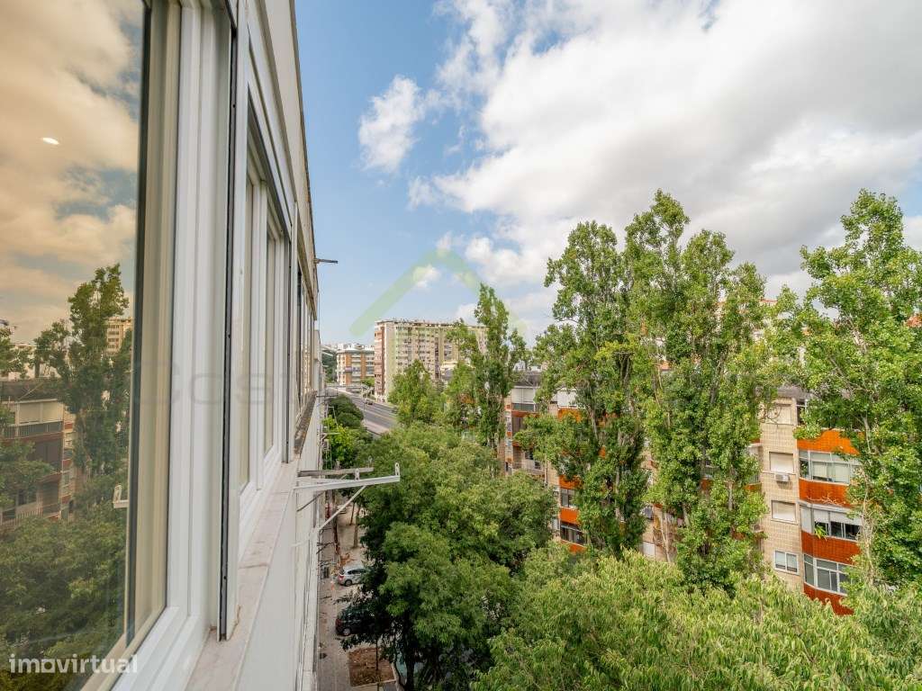 Apartamento T2 como Novo, à entrada de Lisboa.-24