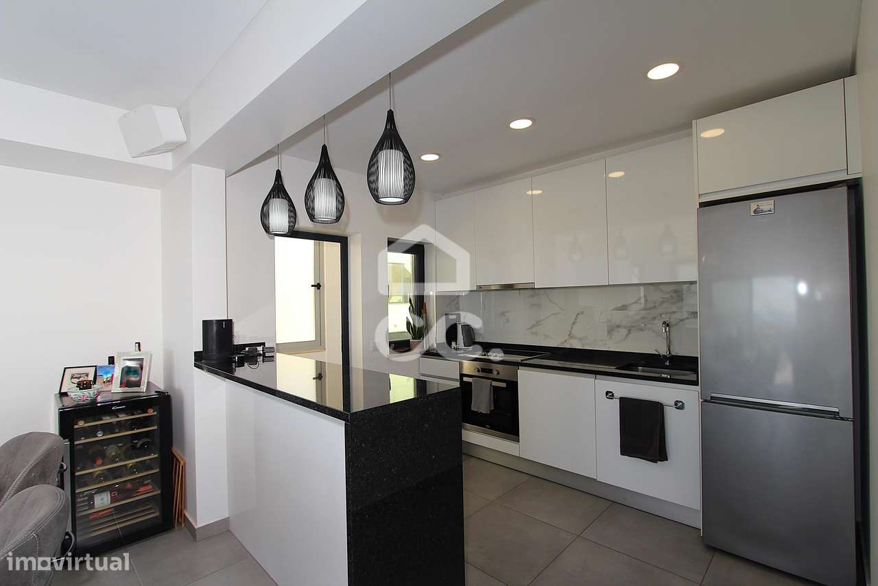 Apartamento T3 Renovado com Vista Mar e Terraço em Armação de Pêra - Grande imagem: 5/60