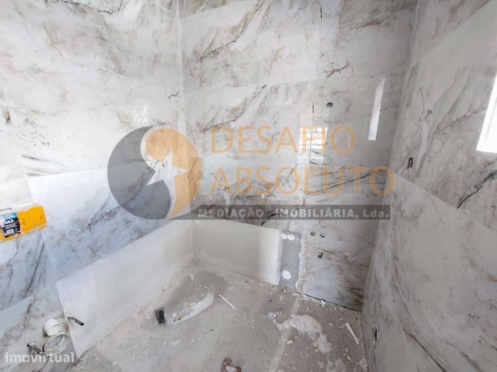 Moradia Geminada Duplex T3. Redondos, Fernão Ferro-16