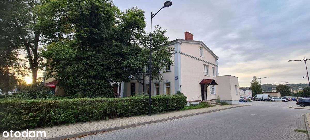 Mała kawalerka w centrum-3