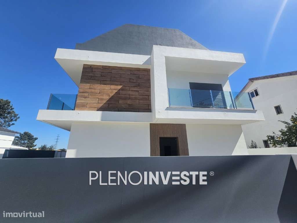 Moradia V3 com piscina Nova construção em Pinhal de Frades-1