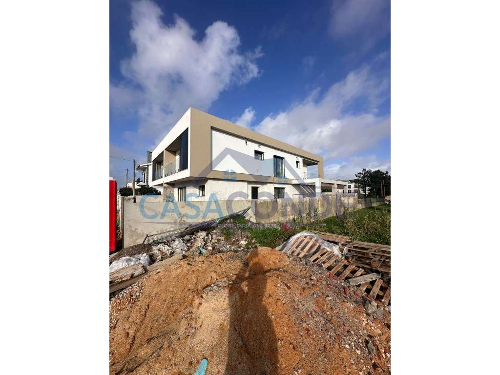 Moradia V4 c/Piscina ,excelentes areas-22