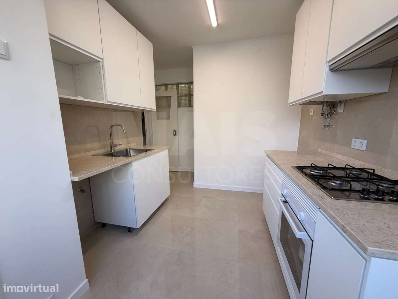 T3  remodelado na Damaia - Em frente à Estação de comboios - Grande imagem: 4/27