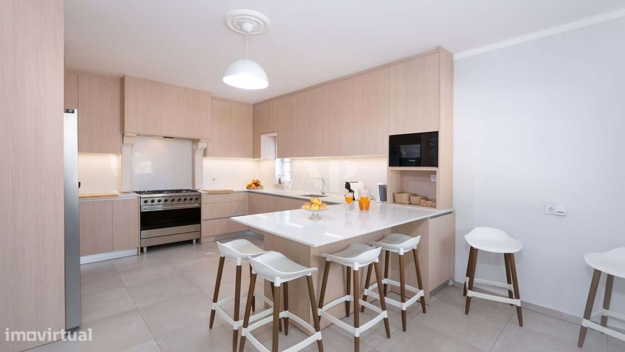 Moradia T5 Renovada com Vista Mar, Piscina e Terreno Amplo perto de Bo - Grande imagem: 4/60