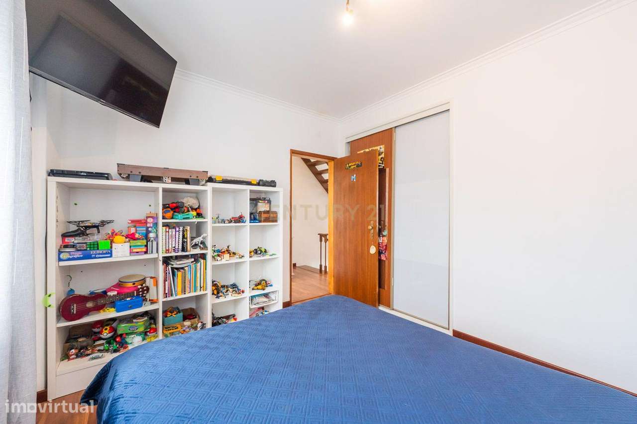 Propriedade com duas moradias geminadas-20