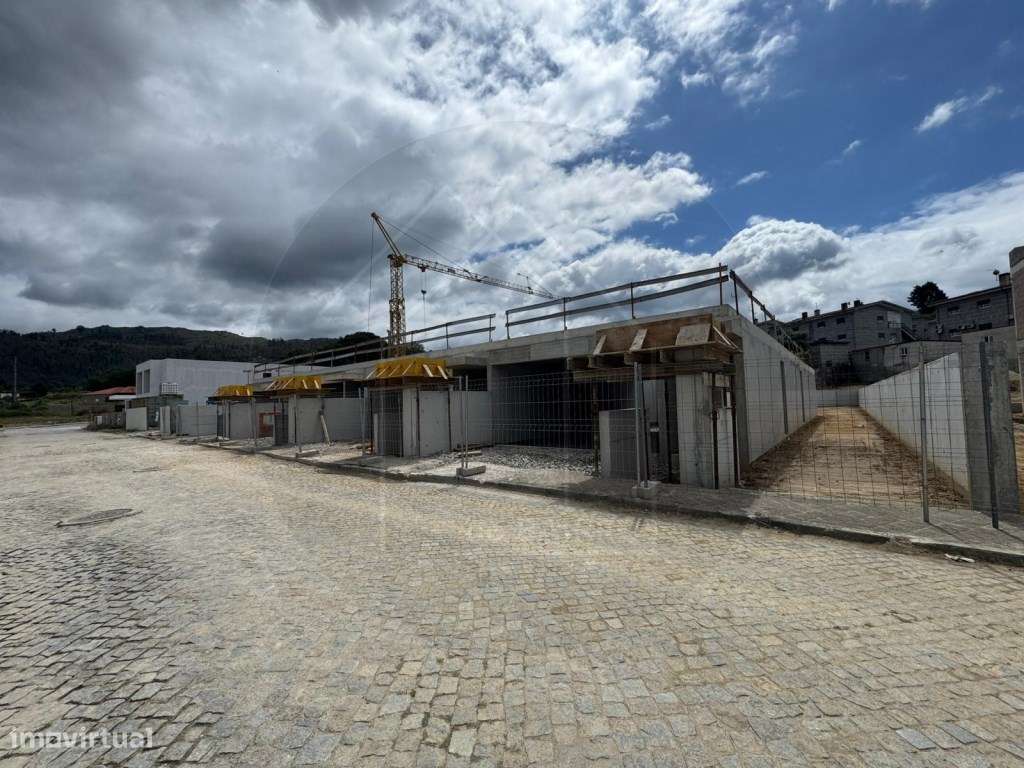 Moradia T3 Térrea de Arquitetura Contemporânea com Jardim Privativo...-8