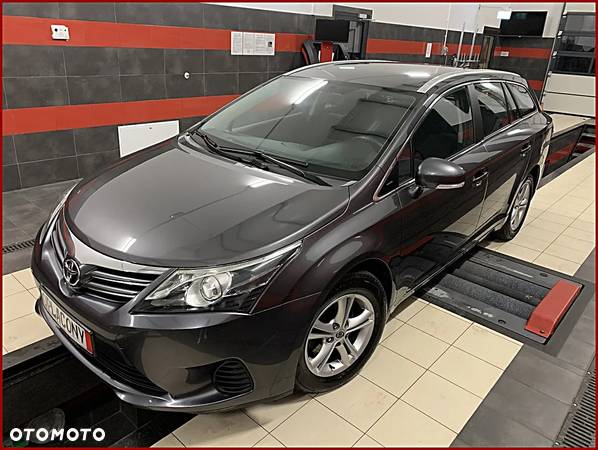 Toyota Avensis Combi 2.0 D-4D - 1