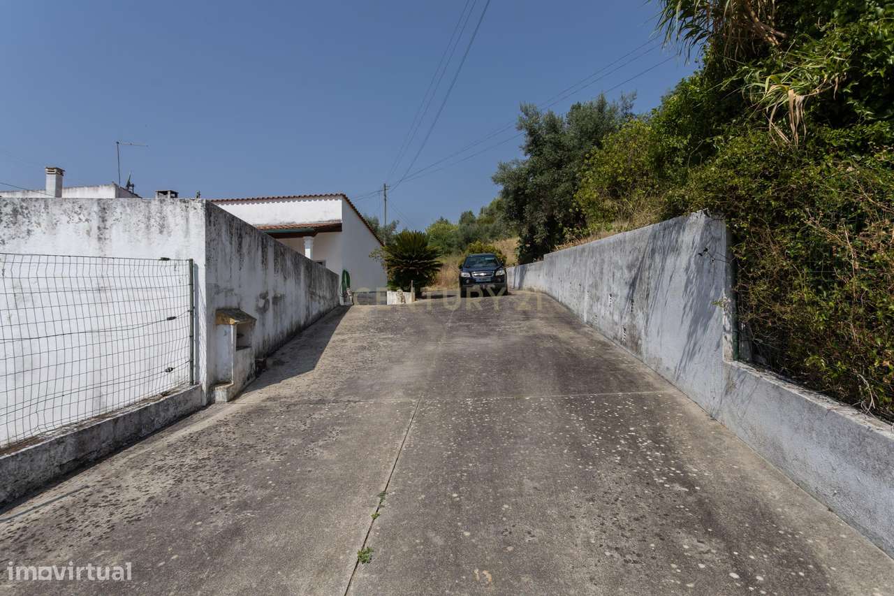Moradia T2 com Terreno 7600m2 em Tomar - Grande imagem: 4/44