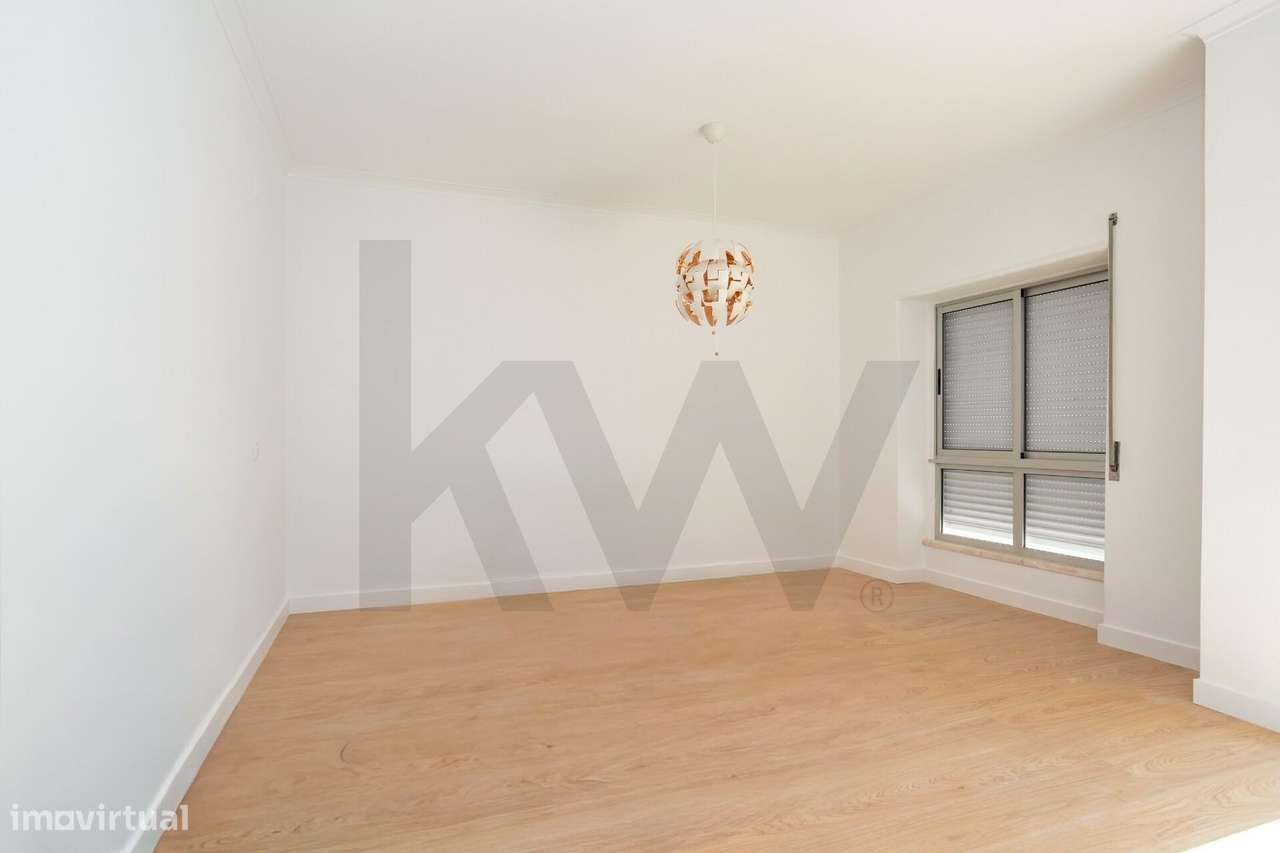 Apartamento T4 transformado em T3 totalmente remodelado na Cova da Pi-6