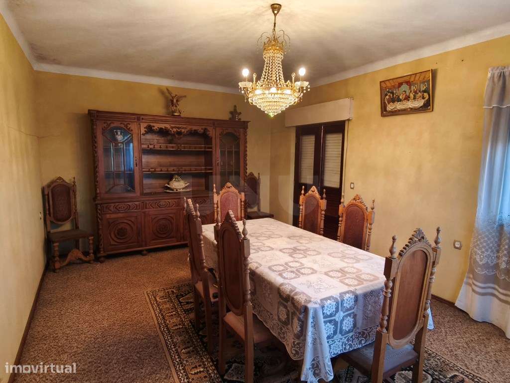 Oportunidade absolutamente imperdível - Moradia com parte renovada ...-7