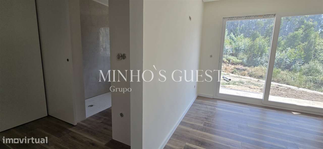 Moradia Individual V3 Nova c/ Piscina, Churrasqueira e Jardim em Espin-12