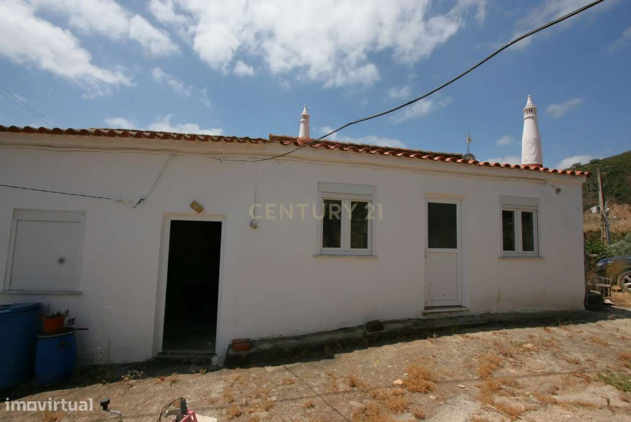 Quinta tradicional com moradia, garagem e vários anexos em terreno de - Grande imagem: 5/30