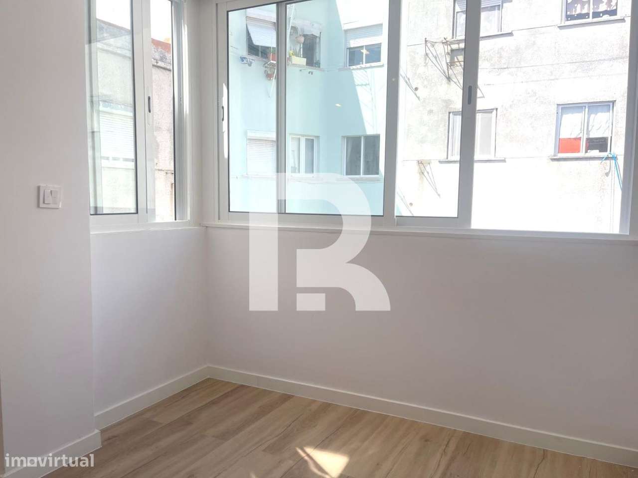 Apartamento T2 totalmente remodelado em Queluz-2