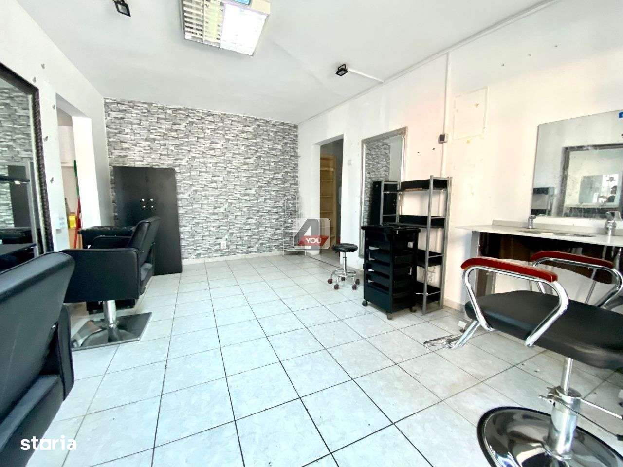 Spatiu comercial Bd.Revolutiei-Piata Garii cu vitrina 10 ml-124500 eur - Imagine principală: 5/7