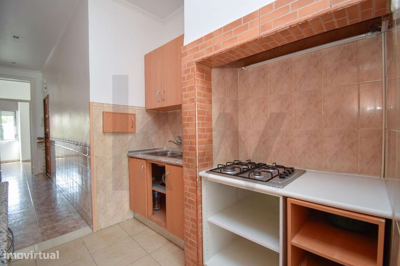 T2 em Campolide - Ideal para viver ou investir-5