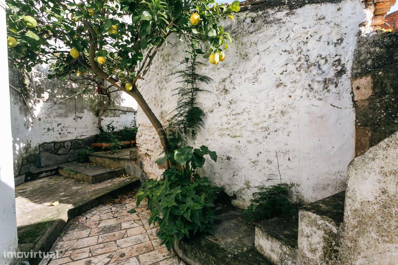 Moradia T2 com Espaço Exterior na Zona Histórica de Mourão - Alentejo-14
