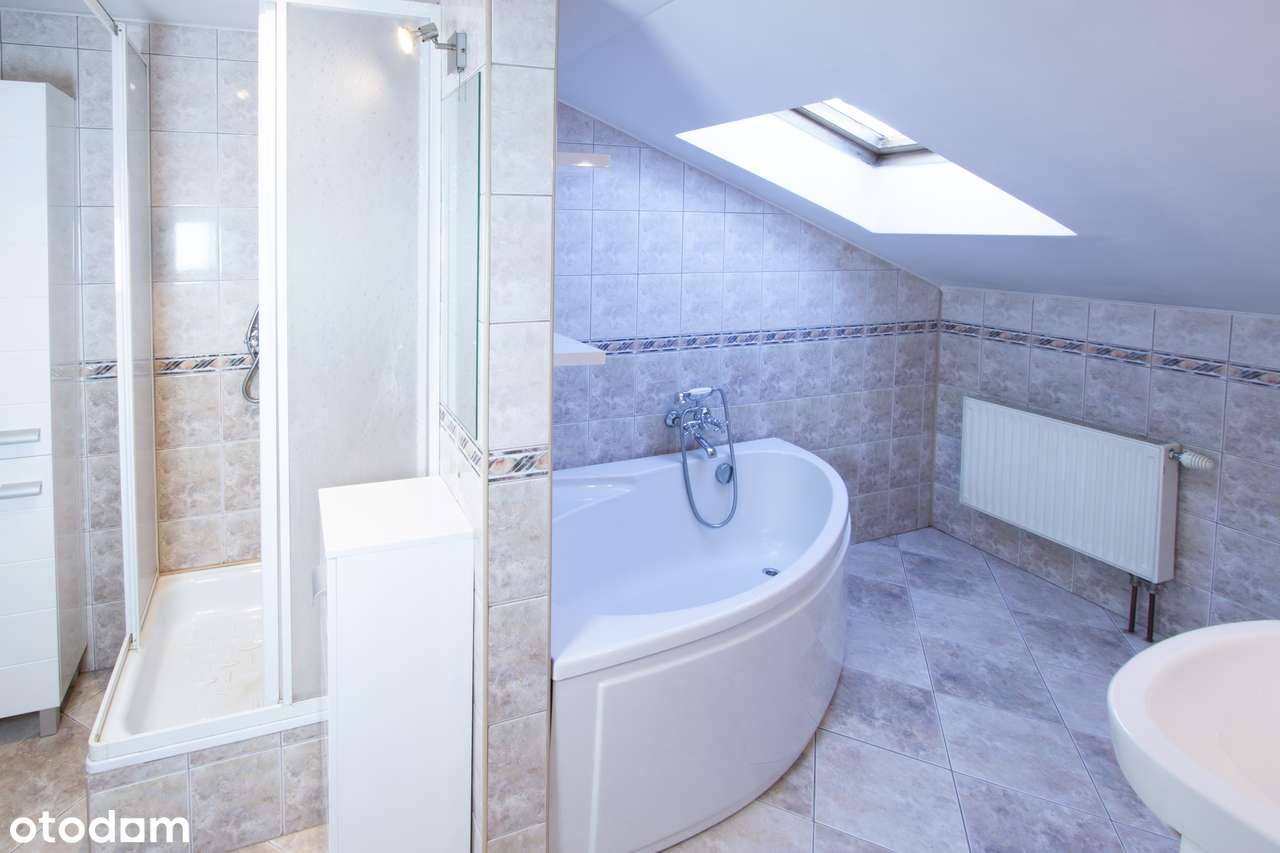 Przytulne mieszkanie typu M-4 blisko Rynku Skoczowa.-3