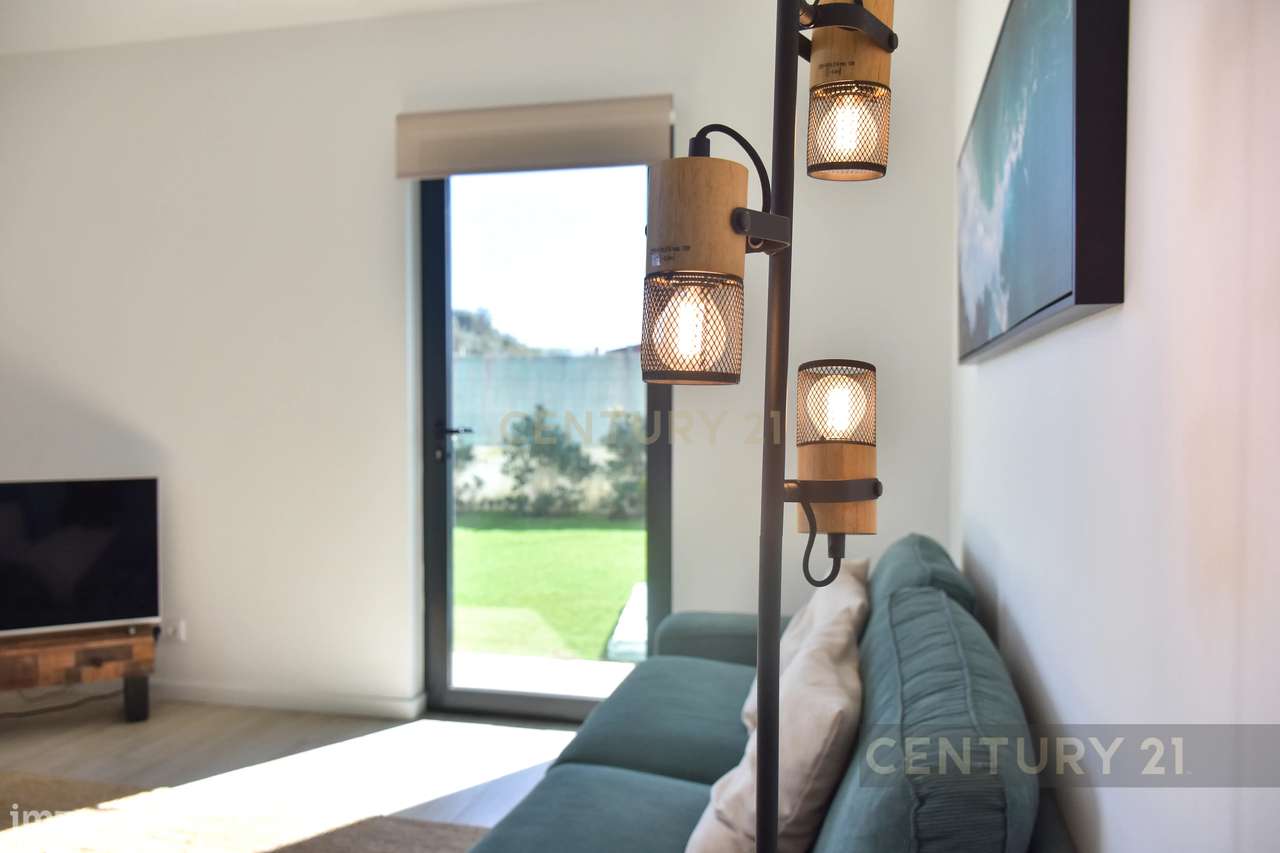 Luxo e Tranquilidade em Sagres: Uma Moradia Contemporânea à espera de-5