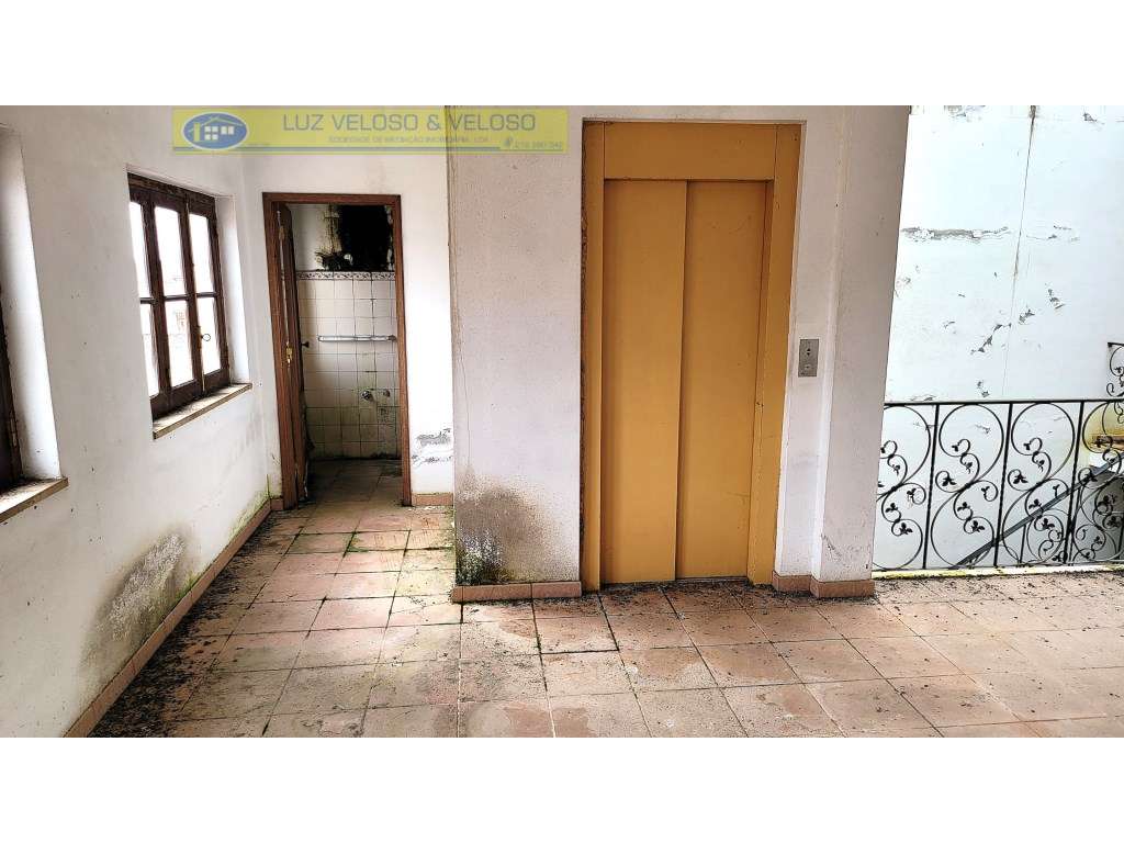 Prédio Urbano de R/C, 1º, 2º andares para Comércio em Cartaxo-41