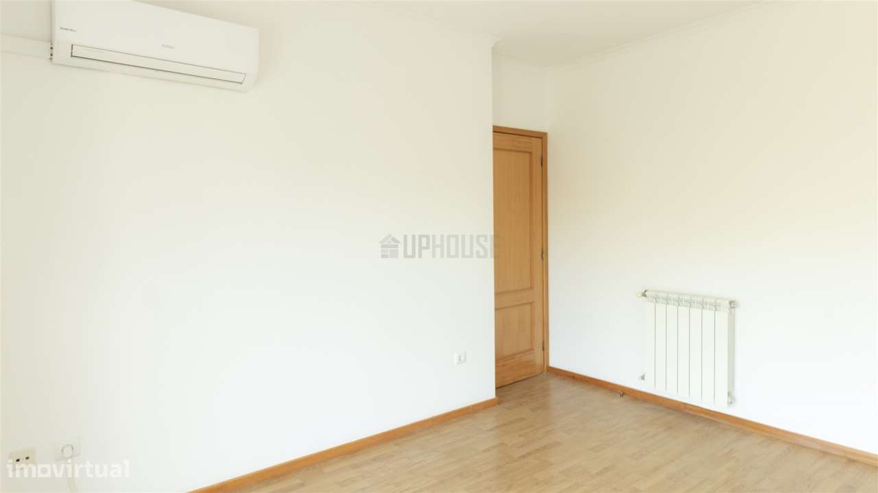 Apartamento T2 com Garagem Fechada - A Dois Minutos do Centro de Viseu-13