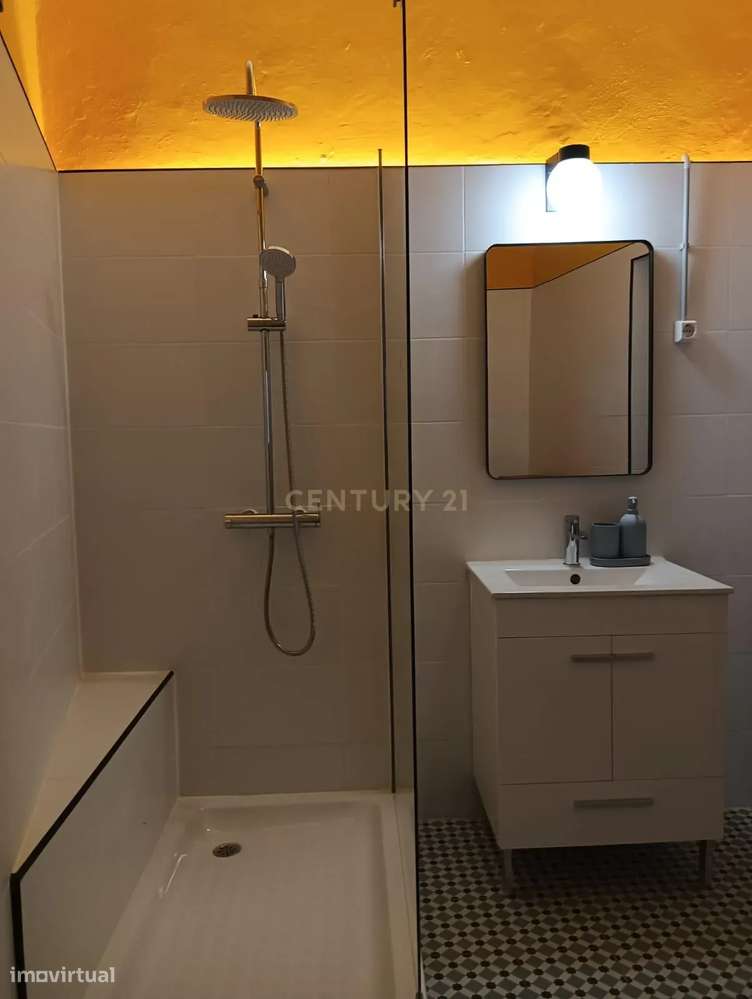 Loja remodelada com saída de fumos no Bairro Alto - Grande imagem: 4/12