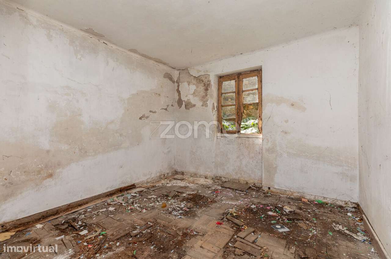 Moradia T3 para remodelar em S.Martinho do Bispo-20