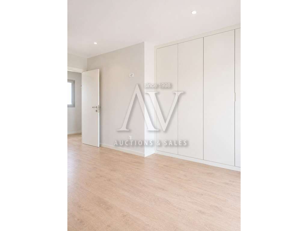 MORADIA V3+1 || Batalha || 294,50 m2 de construção-29
