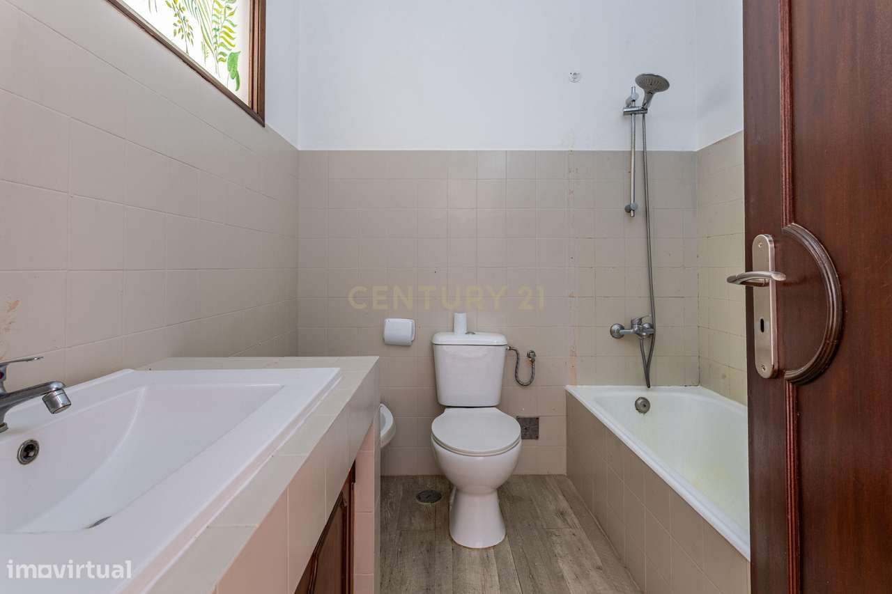 Espaçosa Moradia T3 em Azambuja, Lisboa-21