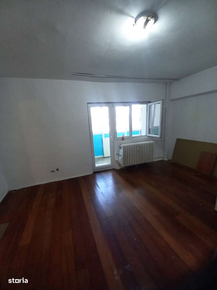 Colentina Sos. Fundeni. Bloc 1979 anvelopat Intrare vedere fata