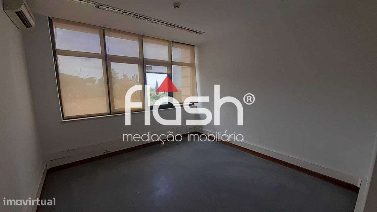 Venda de Espaço de loja/escritórios no Restelo-50