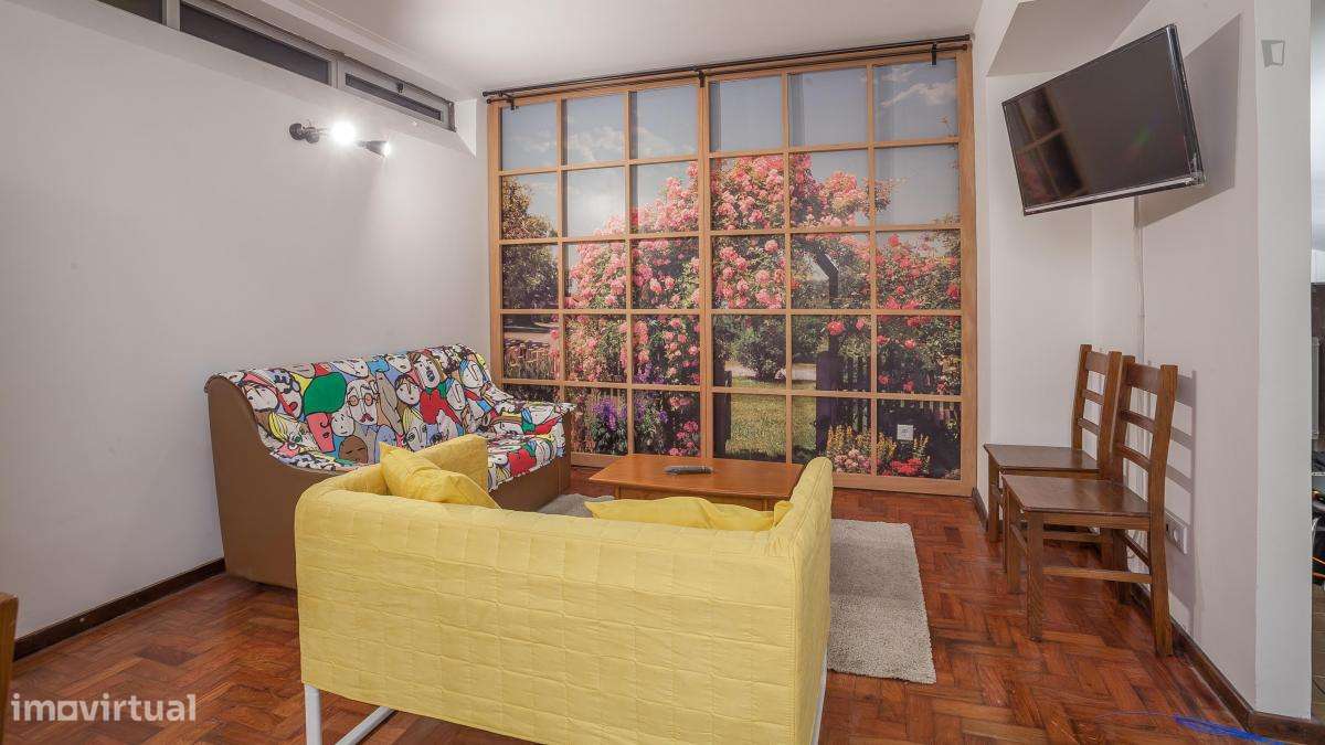 Quarto - localizado em Paranhos Porto - Grande imagem: 2/22