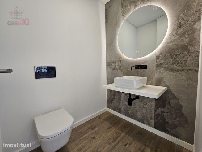 Moradia com piscina, a estrear, para venda em Azeitão-8