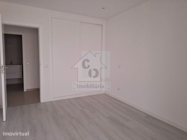 Apartamento T1 Novo Com Piscina-3