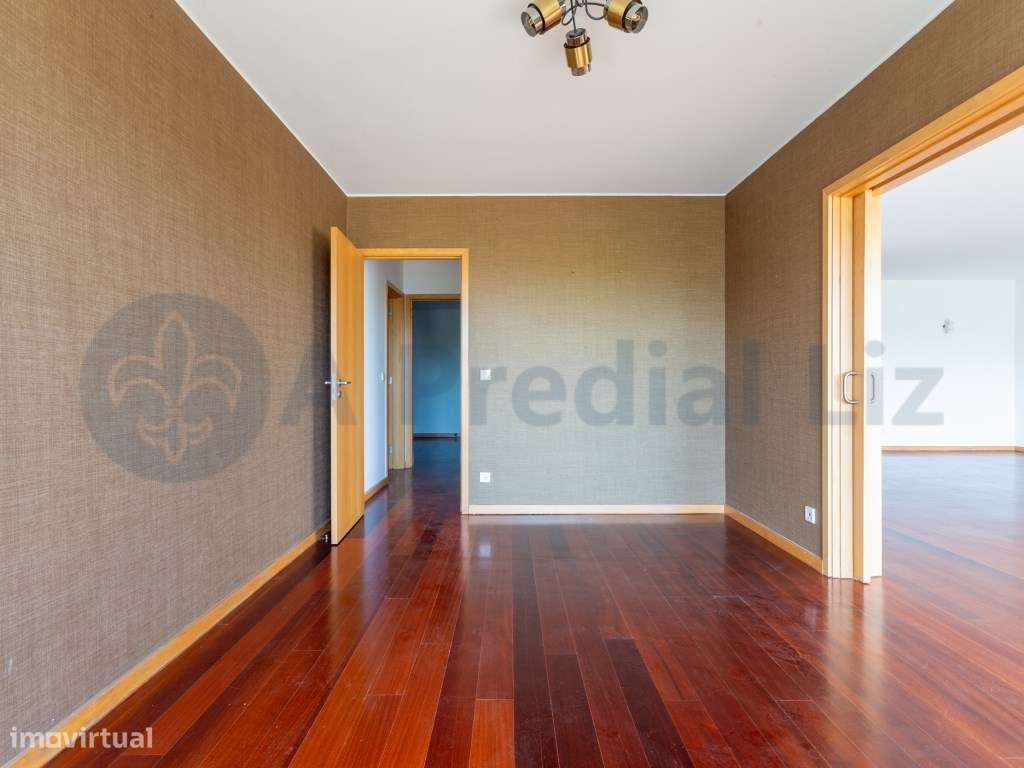 Apartamento T3+1 Duplex - À Av. da Boavista-6