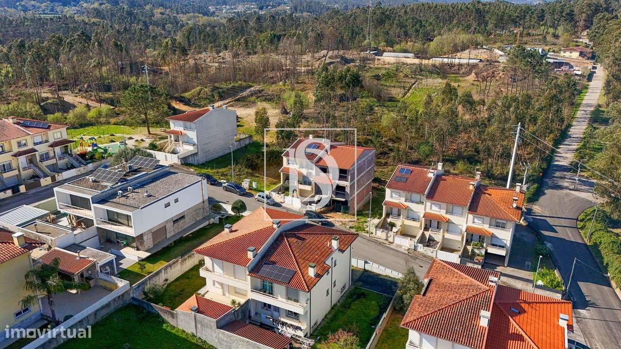 Moradia T3 por terminar | Elevado potencial de investimento-25