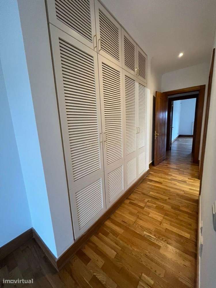 T3 com Terraço e Vista Desafogada – Belas Clube de Campo - Arrendament - Grande imagem: 5/23