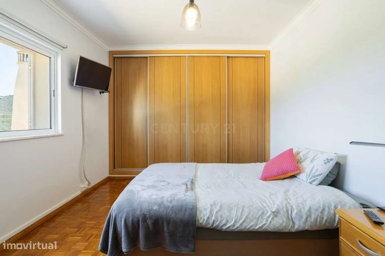 Moradia T3 com piscina e amplo espaço exterior-20