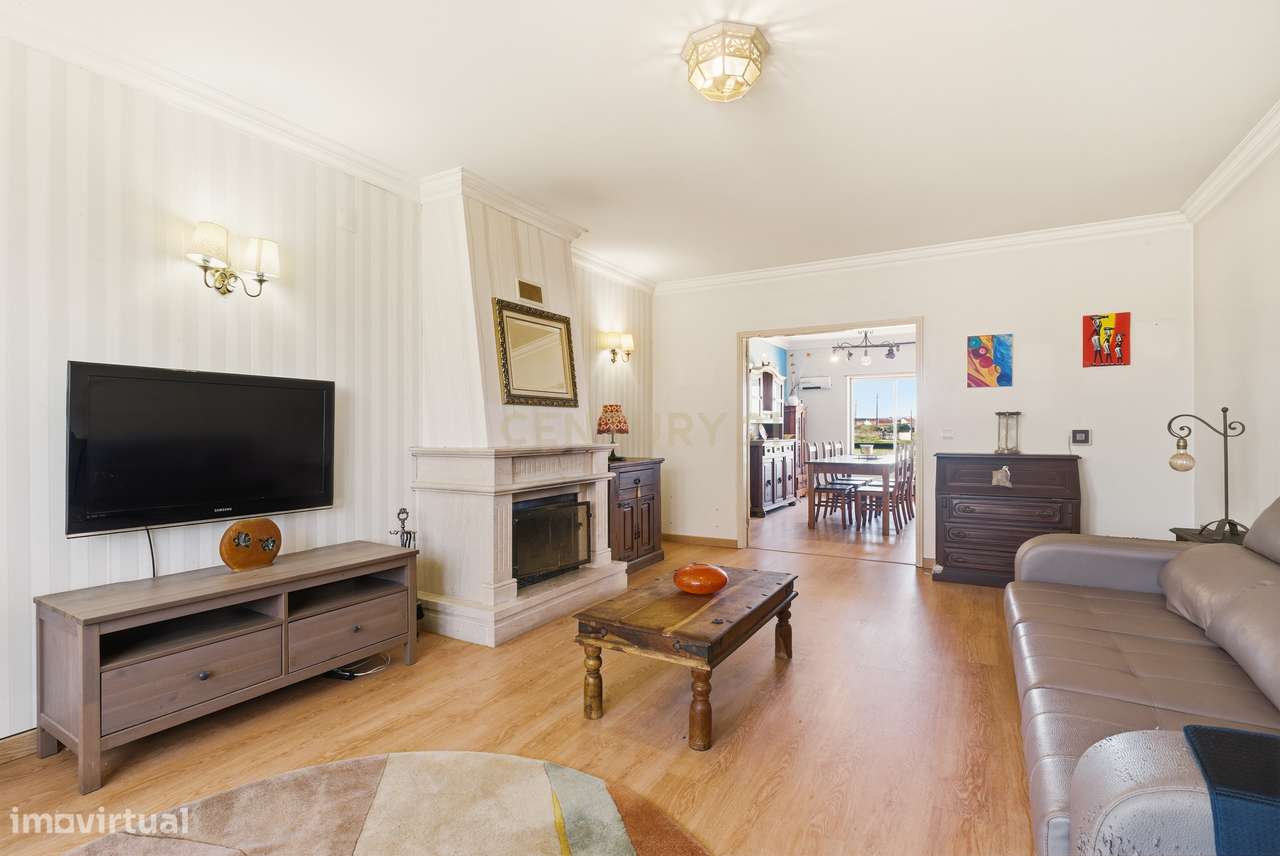 Moradia T3 com piscina e vista campo em Localização Privilegiada-7